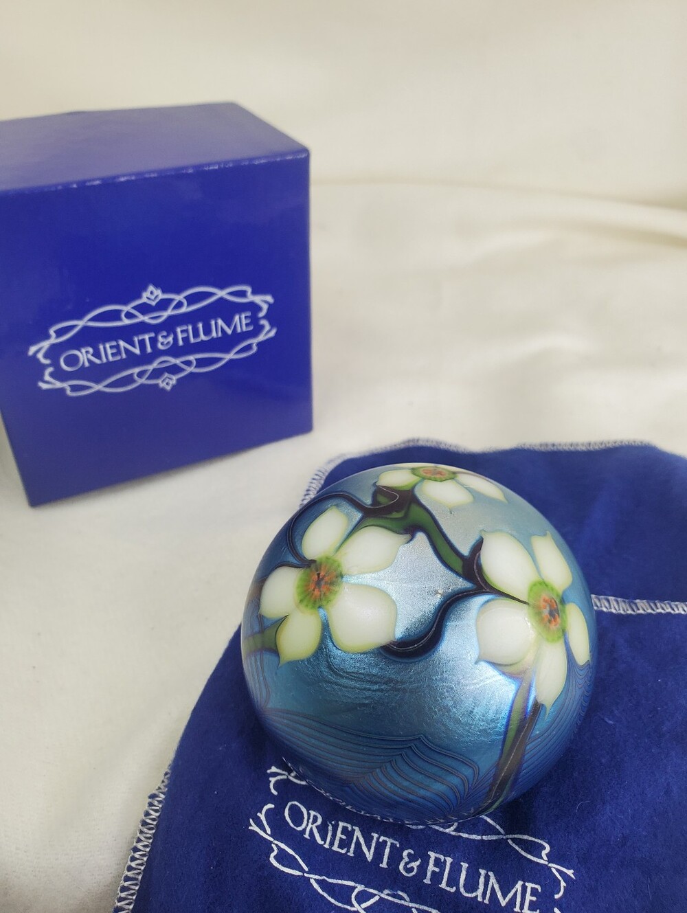 1979 Orient & Flume Art Glass Paperweight Blue Floral w/ Original Box, bag, tags